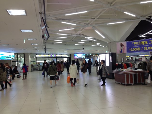 釜山西部市外バスターミナル内の風景